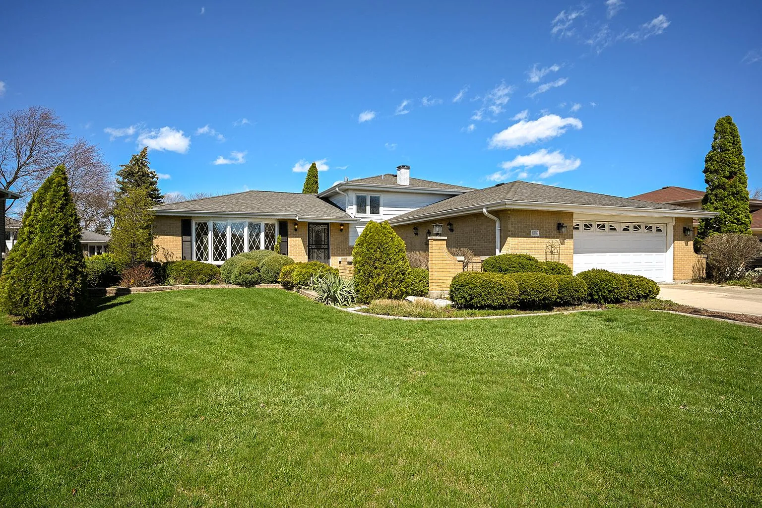 1818 Holly Ave photo 1