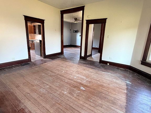 5th image of 940 S 1st Ave