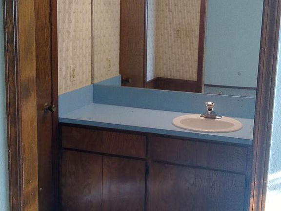 5th image of 906 NW Becontree Pl