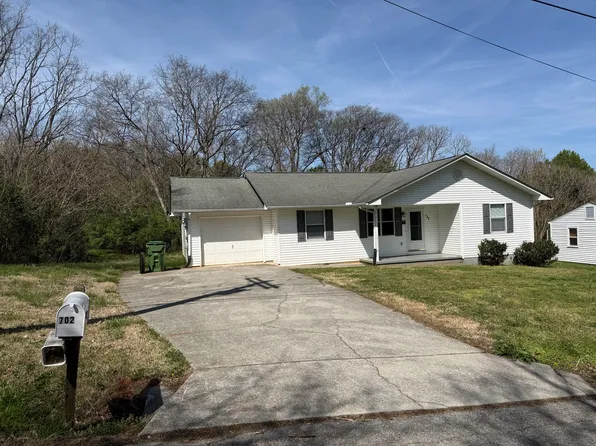 702 Pearson Springs Rd, Maryville, TN 37803