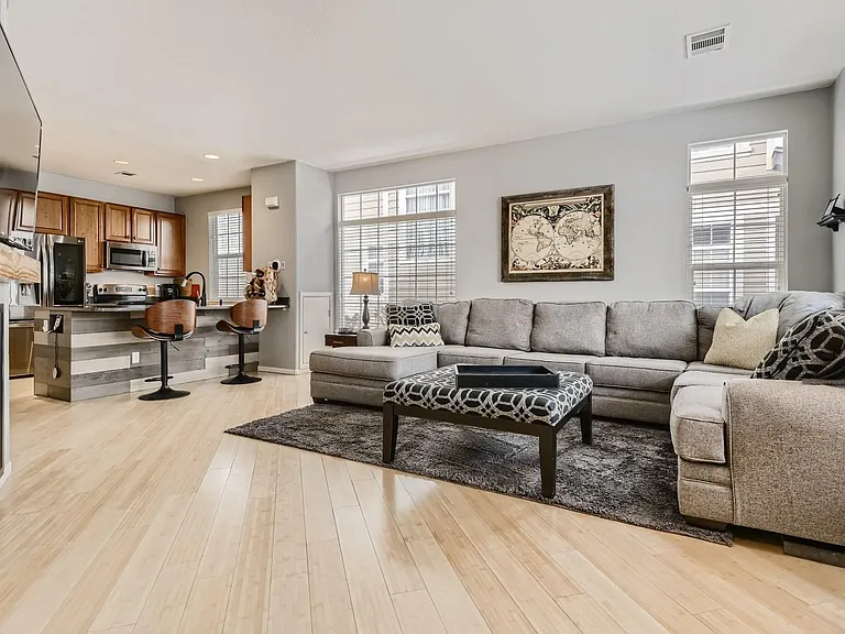8377 Stonybridge Cir — Photo 6