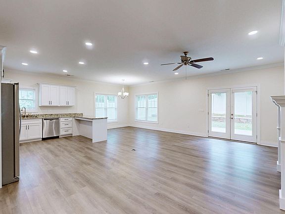 5th image of 251 Hunters Ridge Dr