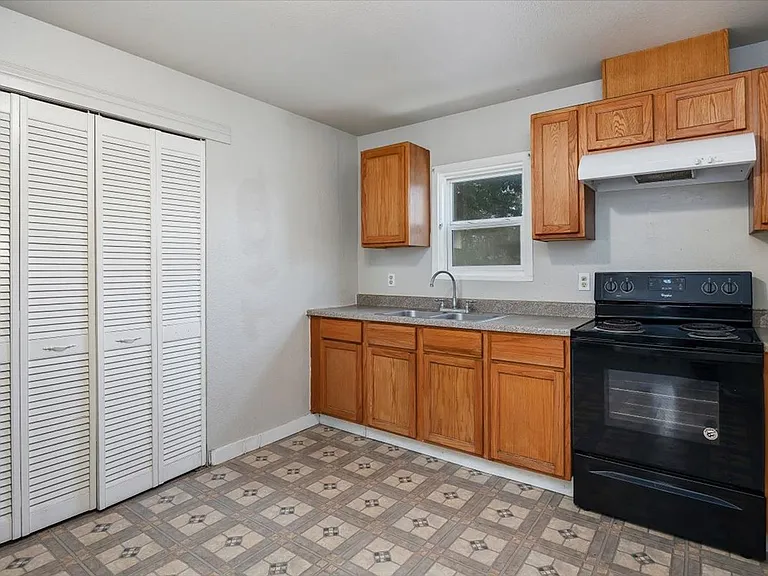 270 Quincy St — Photo 11