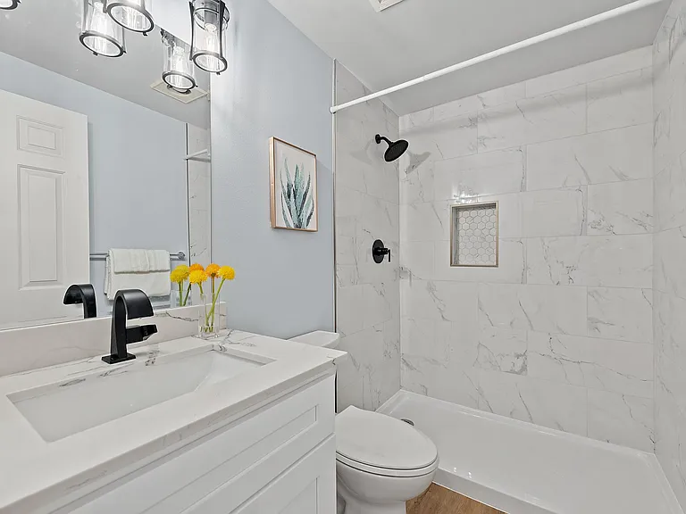 4844 Railroad Ave NE — Photo 23