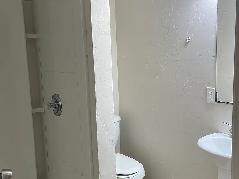 3348 E Cambridge Ave — Photo 5