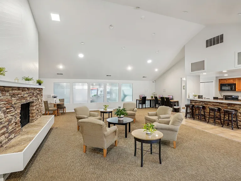 Oakbrook Apartments — Photo 4