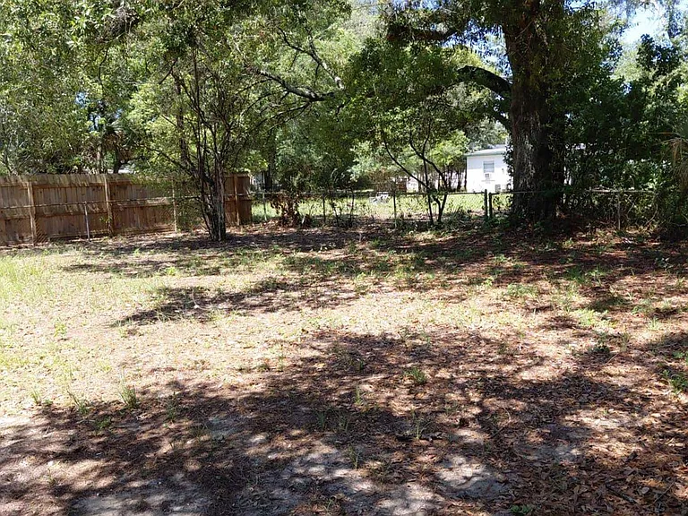 2365 Lantana Ave — Photo 9