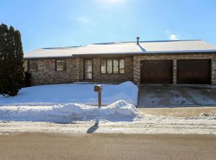 3860 Cora Dr, Dubuque, IA 52002