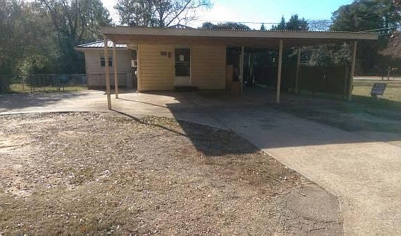 Carport can park up to 3 vehicles