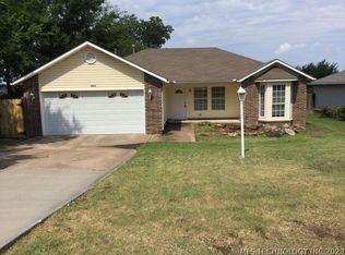 6062 S 31st Ave W, Tulsa, OK 74107