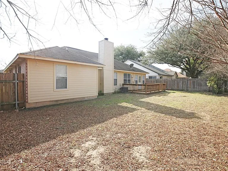 2308 Sycamore Trl — Photo 25