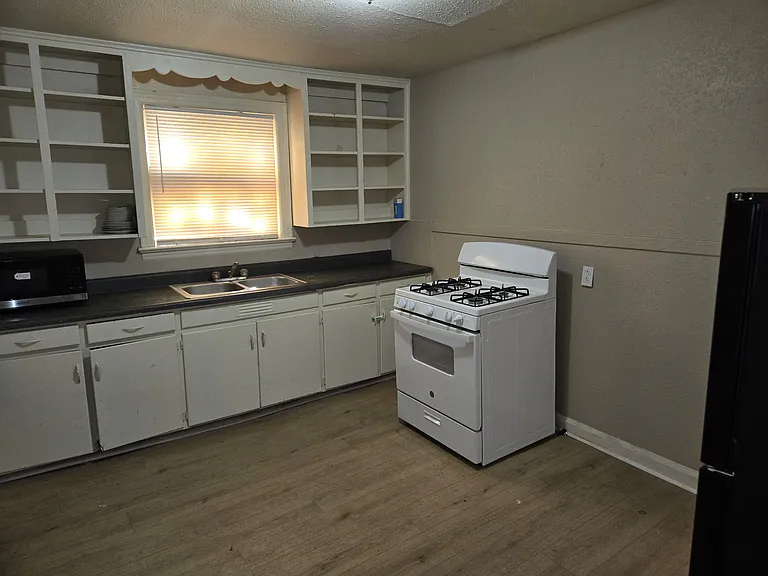 1518 Chandler St — Photo 3