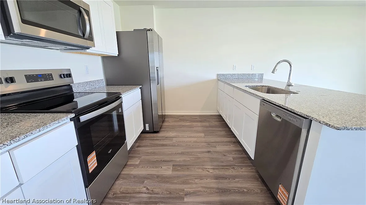 3 bed, 2.5 bath, 2047 sqft, $2,100 — Photo 3