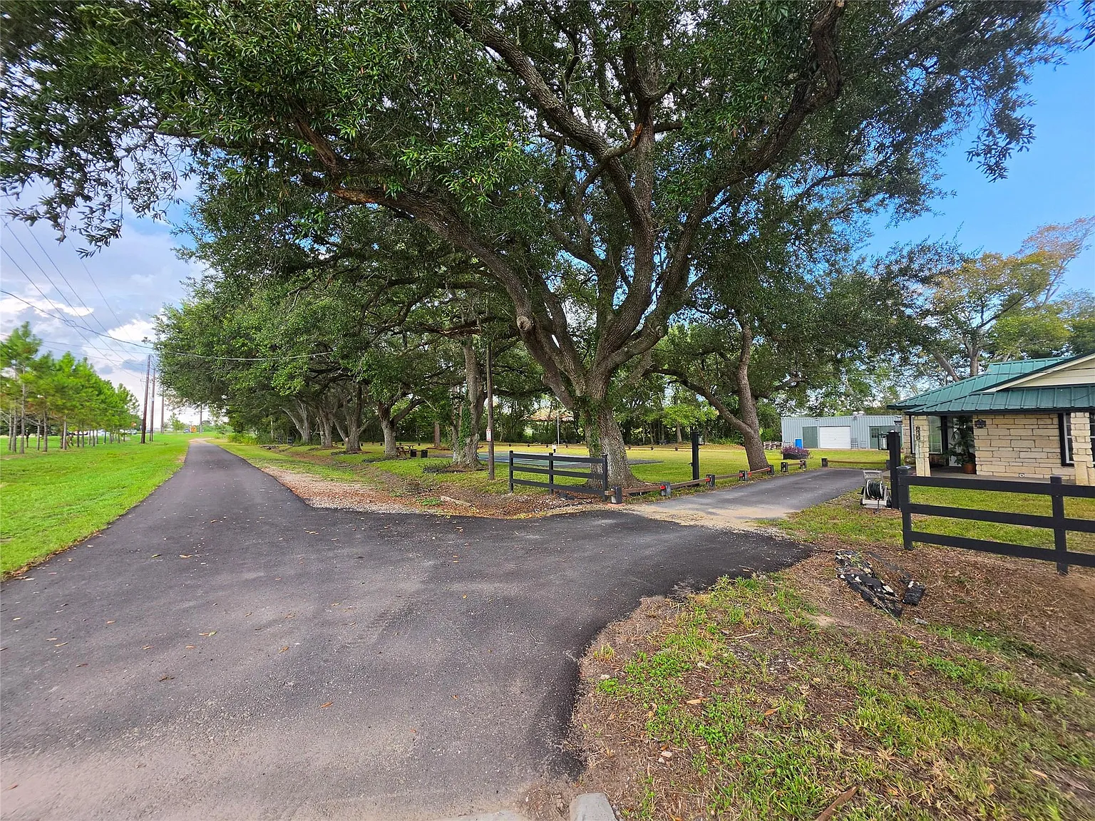3 bed, 4.0 bath, 1969 sqft, $2,200 — Photo 4