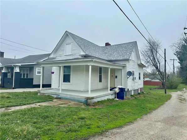 912 N Main St, Paris, IL 61944