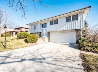10361 S Interlochen Dr, Palos Hills, IL