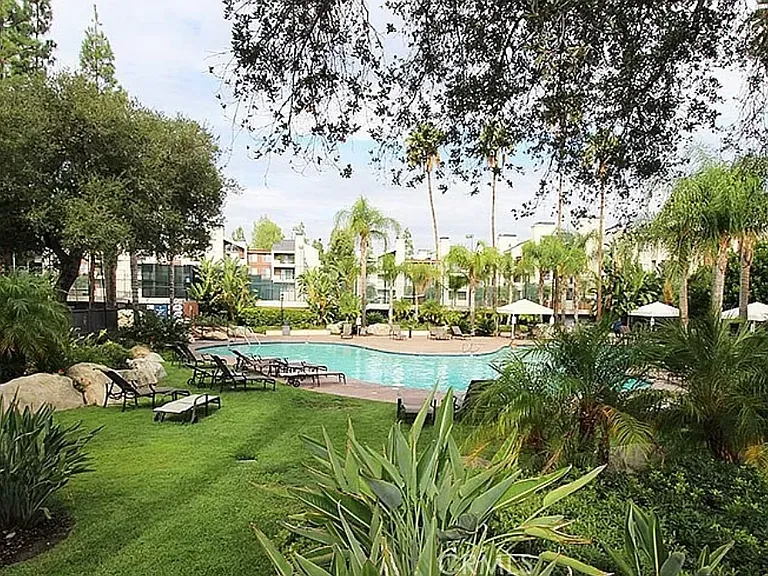 Canoga Ave — Photo 14