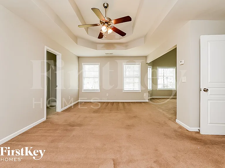821 Harrison Dr — Photo 7
