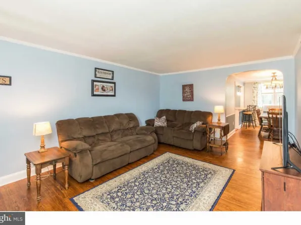 5148 Westley Dr, Clifton Heights, PA 19018