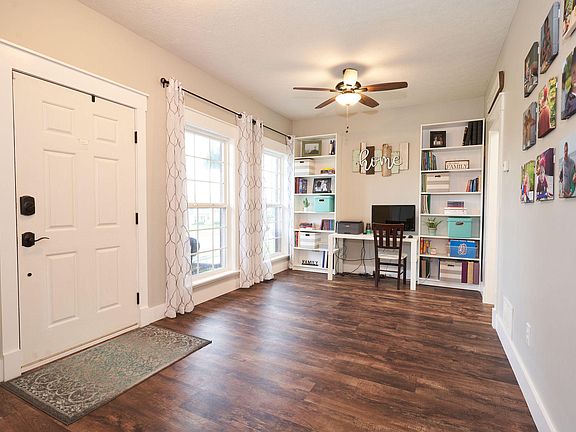 4th image of 2103 Manning Pl