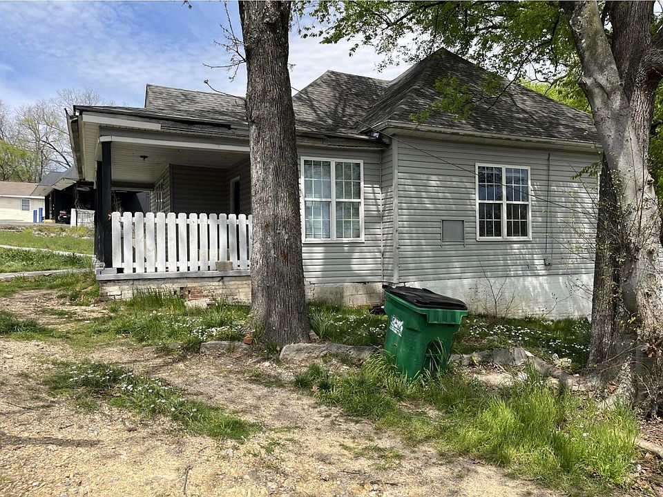 2nd image of 910 Lafayette Rd