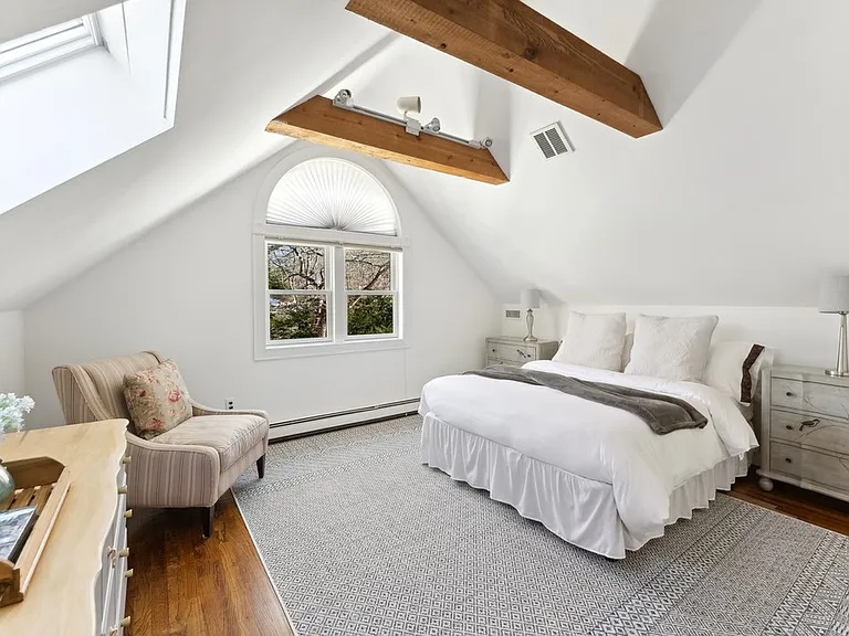 21 Harbor View Ave — Photo 9