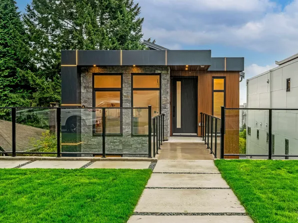 973 Adderley St, North Vancouver, BC V7L 1T1