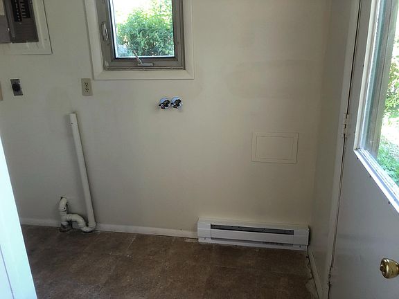 5th image of 951 W Aaron Dr