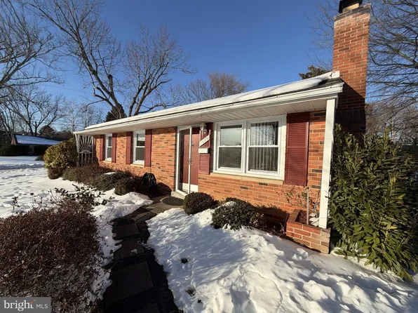 7608 Heritage Dr, Annandale, VA 22003