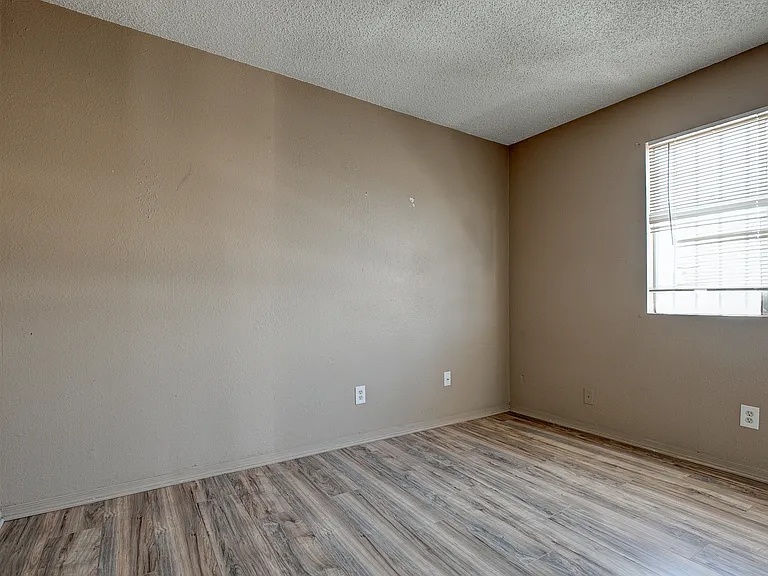 9631 N 12th Ave #201 — Photo 11