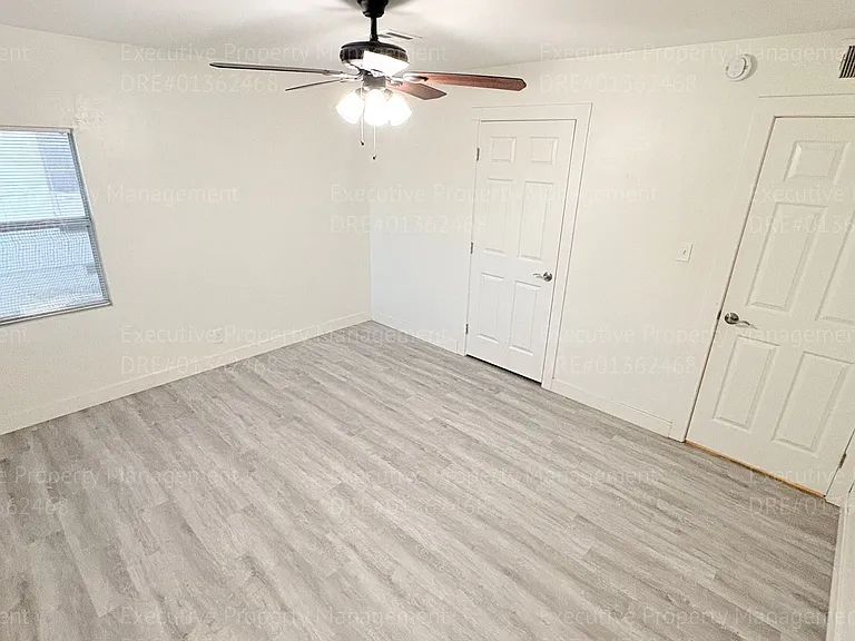 2238 Lindora St — Photo 33
