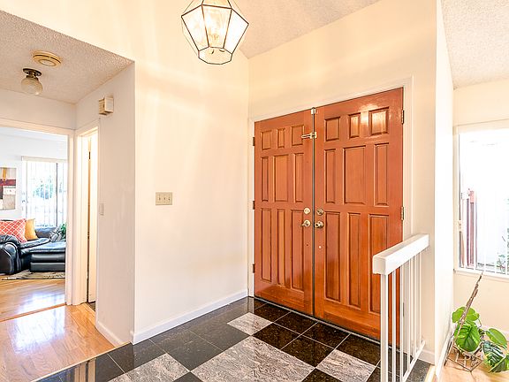 4th image of 33042 Soquel St