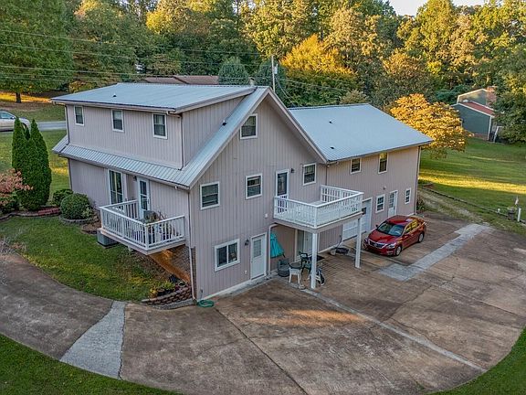 5th image of 124 NE Myrtle Ln