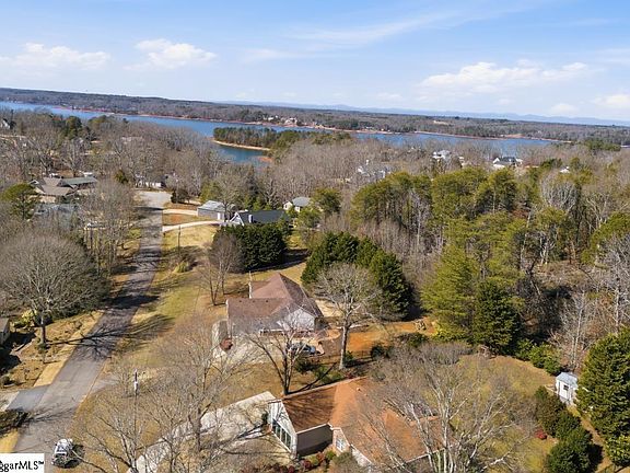 2nd image of 402 Graham Rd