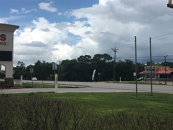 5th image of 908 S Columbia Dr