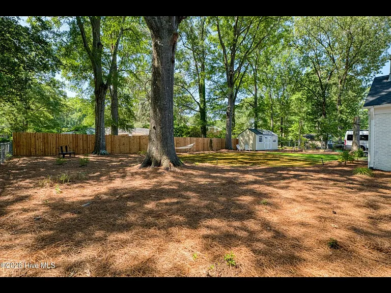 611 Clark Dr — Photo 37