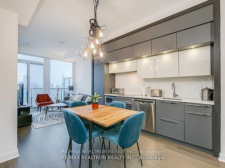15 Grenville St #3702 — Photo 3