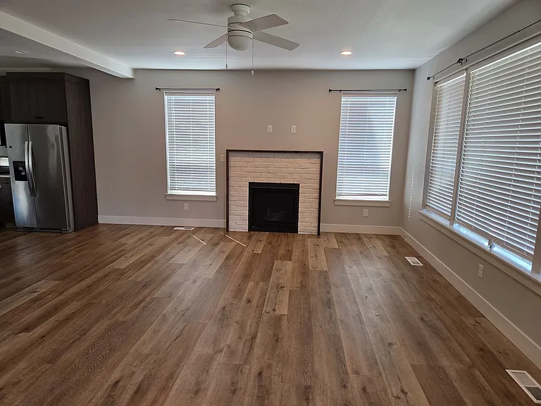 2642 D St NE — Photo 2