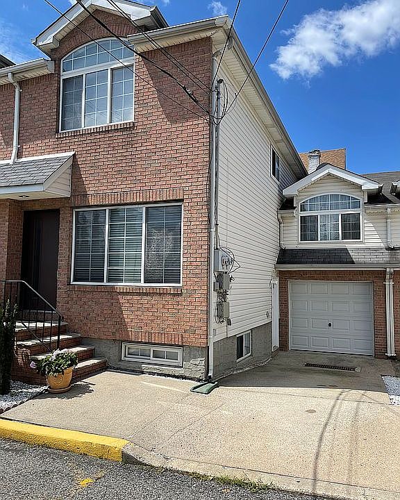 1st image of 42 Pebble Ln