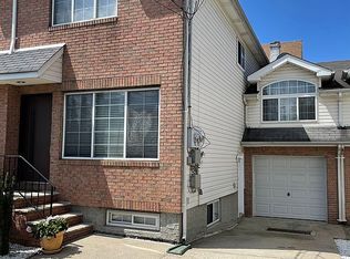 42 Pebble Ln, Staten Island, NY 10305