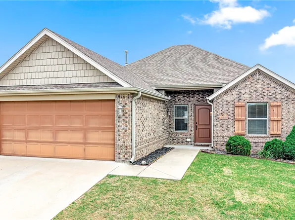 1280 General McCrae Dr, Prairie Grove, AR 72753