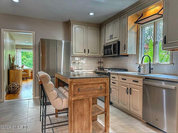 4th image of 37 Gerry St