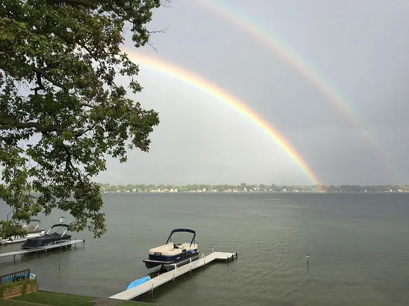 1517 W Lake Dr, Novi, MI 48377