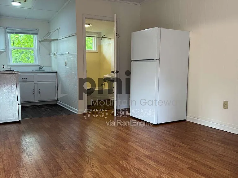 319 Oak Ave #A — Photo 2