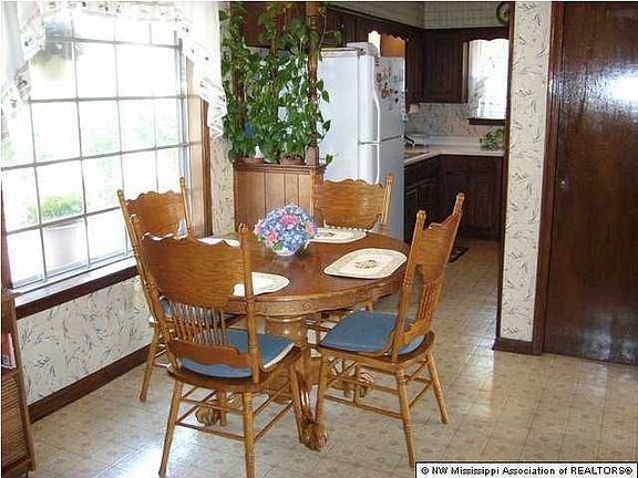 4th image of 8136 Farmington Dr W