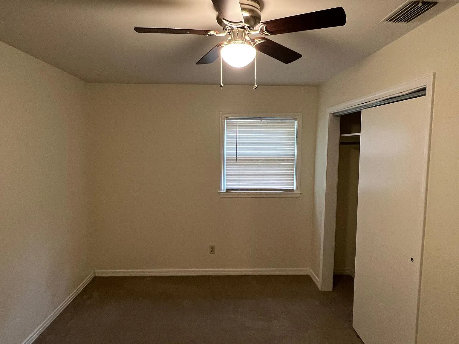 218 Glen Oaks Rd — Photo 2
