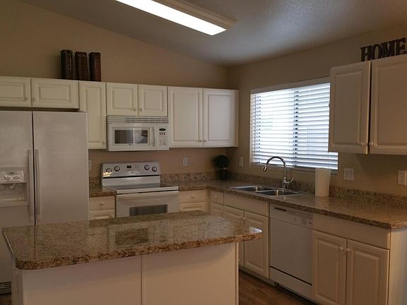 3rd image of 967 N Albert Dr