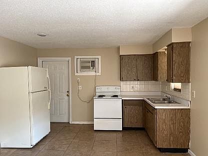 5807 20th Kitchen_08262024