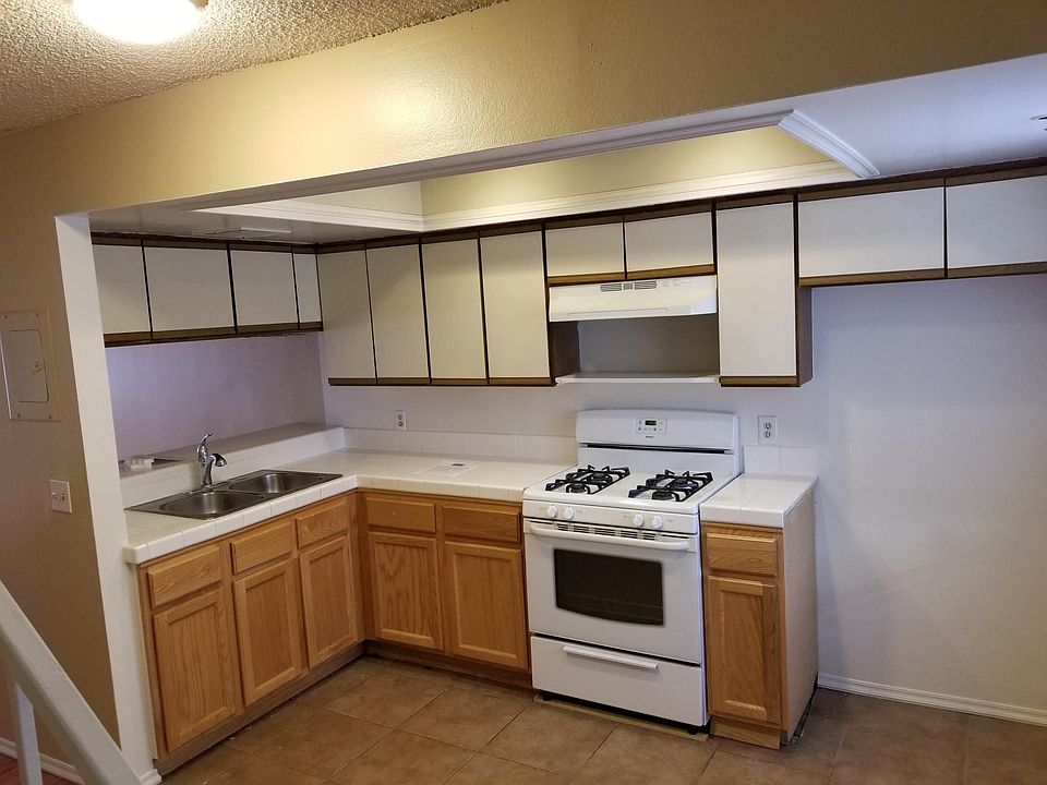 Kitchen with gas oven