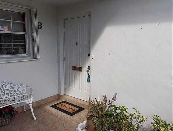 3rd image of 1107 Circle Ter W